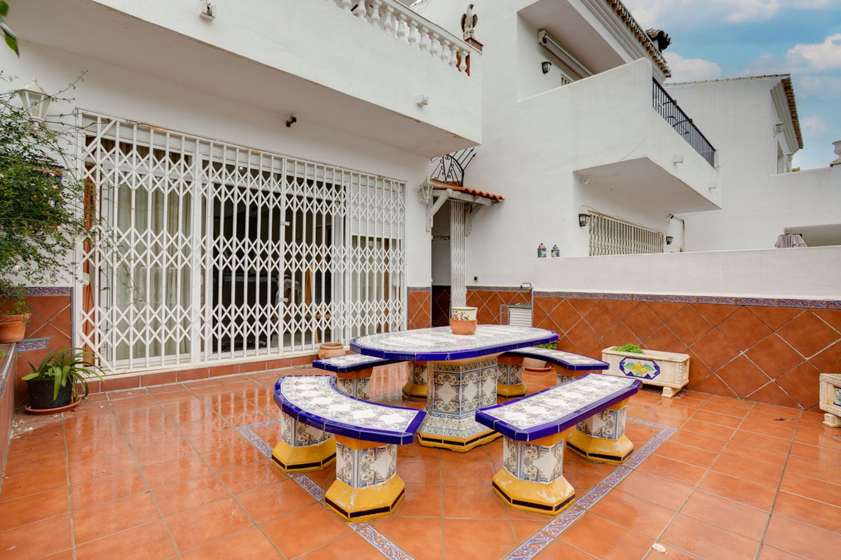 3 Bedroom Townhouse in Estepona - Photo 8