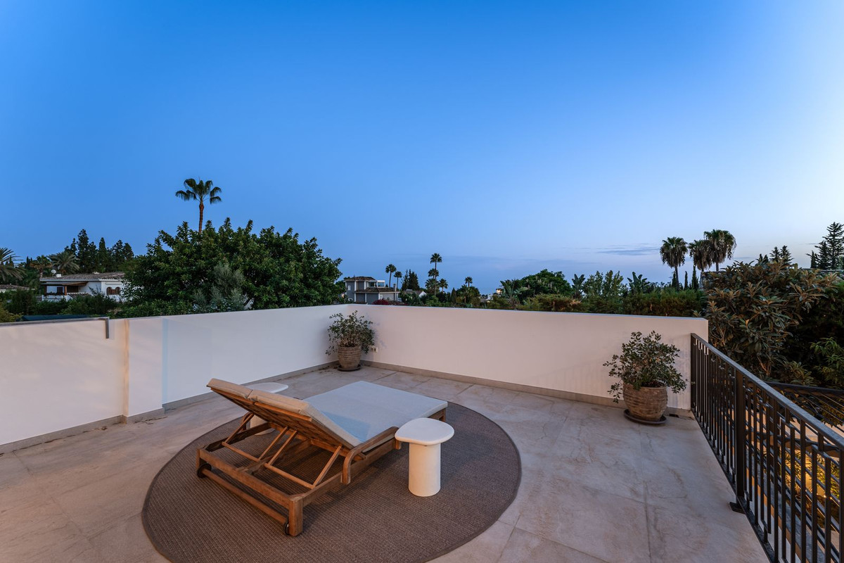 4 Bedroom Villa in Marbella - Photo 51