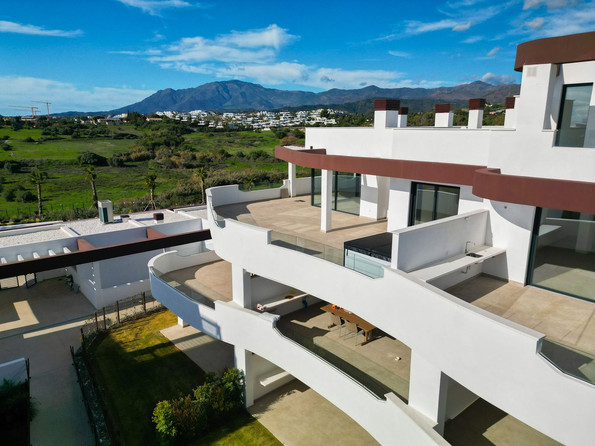 3 Bedroom Apartment in Estepona - Photo 17