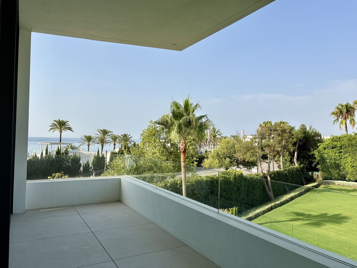 3 Bedroom Villa in Marbella - Photo 9