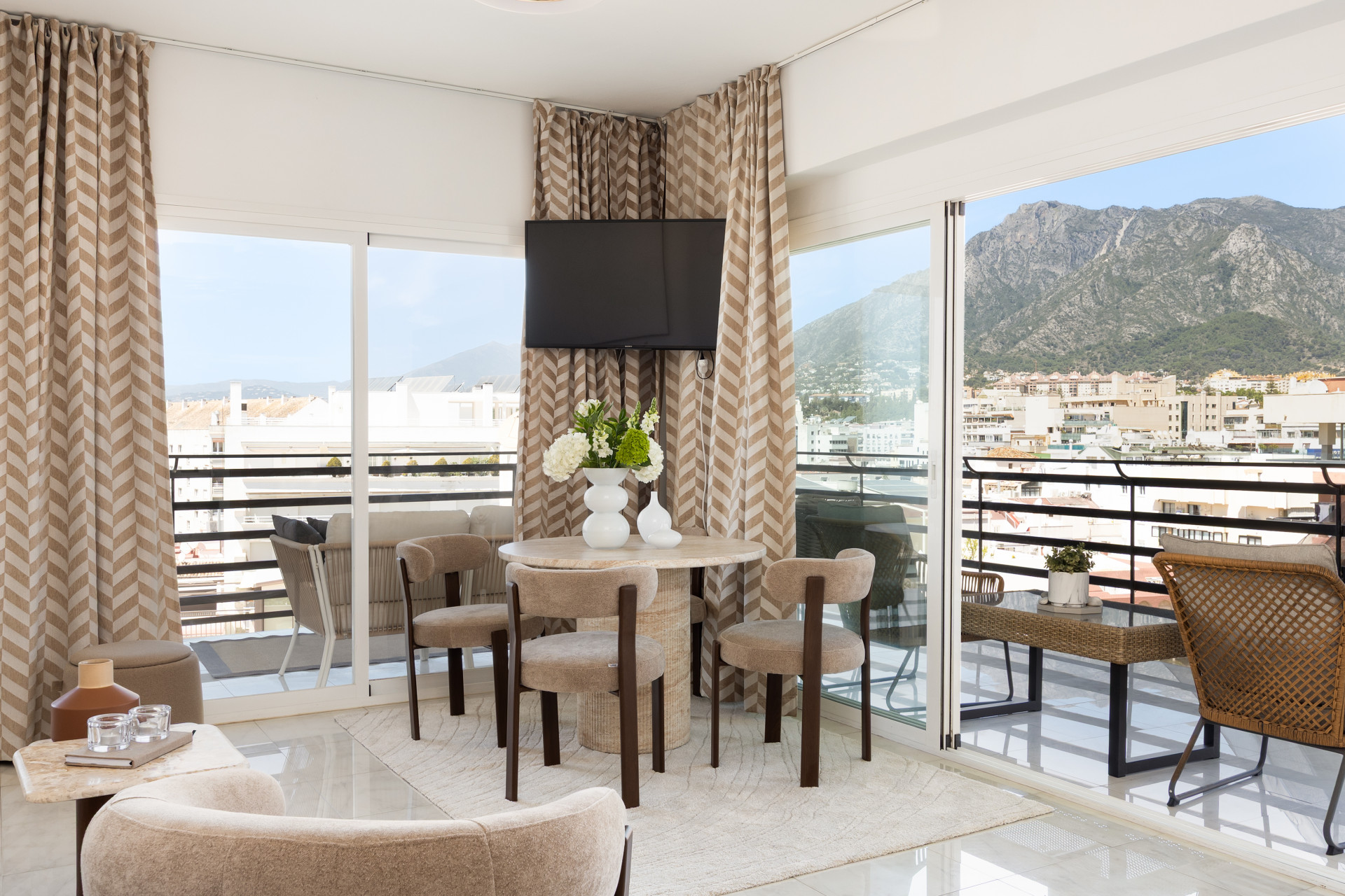 1 Bedroom Apartment in Marbella - Photo 3