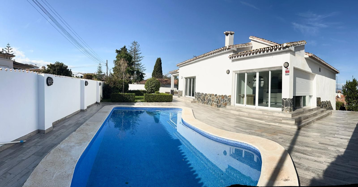 4 Bedroom Villa in Alhaurín de la Torre - Photo 4