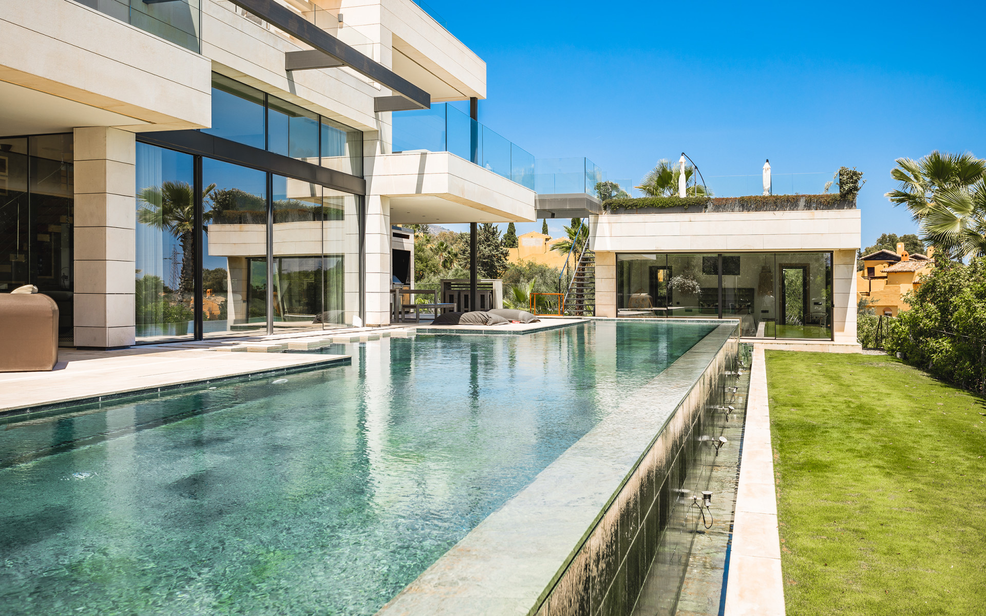 6 Bedroom Villa in Marbella - Photo 11