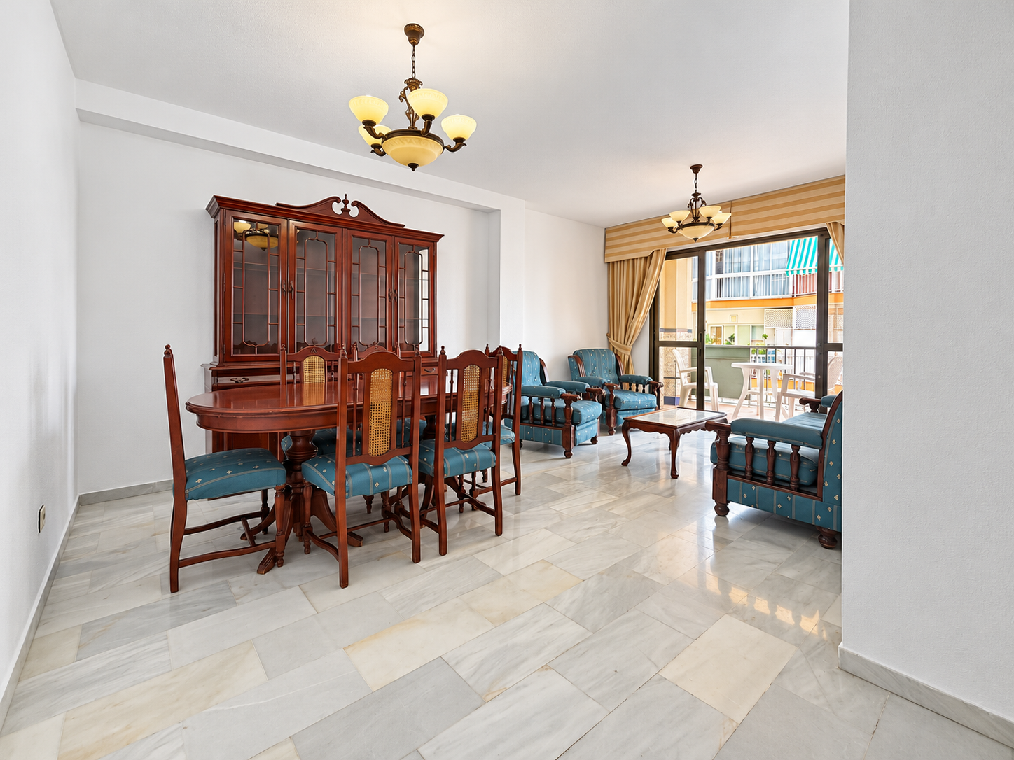 3 Bedroom Apartment in Fuengirola - Photo 2