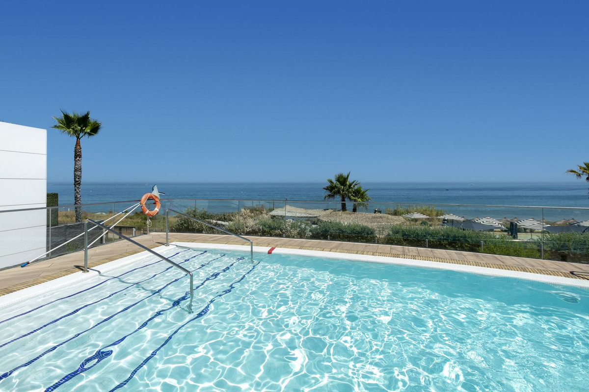 4 Bedroom Apartment in Estepona - Photo 37