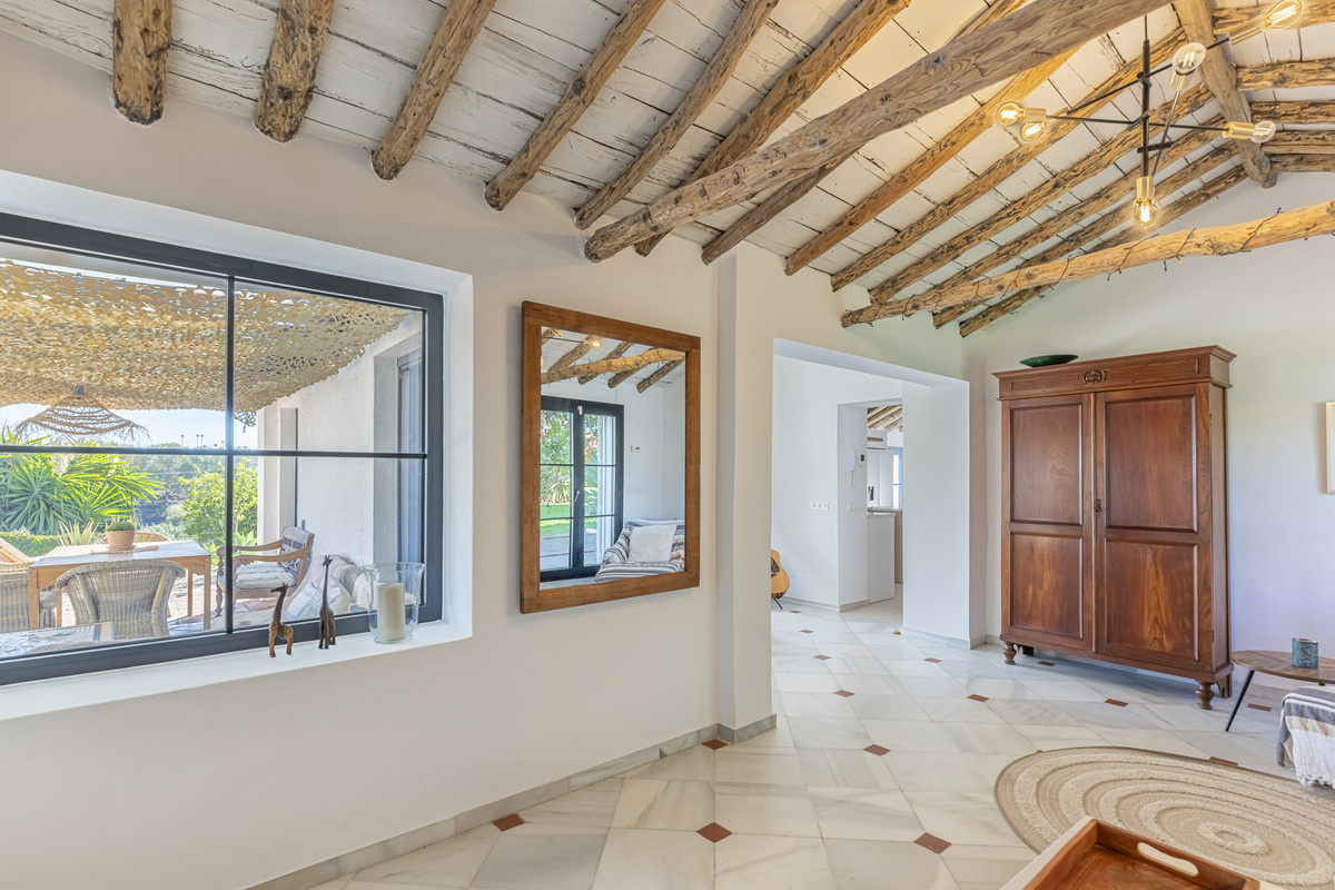 4 Bedroom Villa in San Pedro de Alcántara - Photo 14