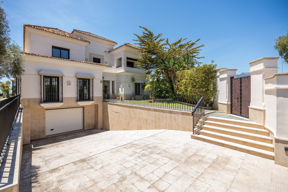 6 Bedroom Villa in Marbella - Photo 7