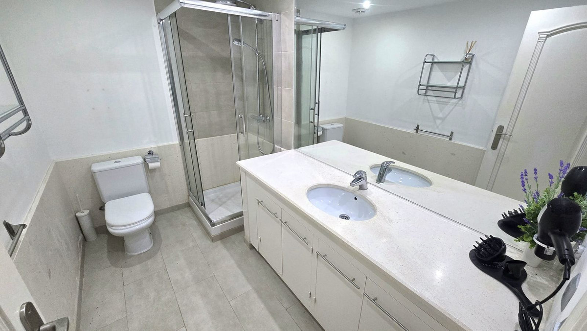 8 Bedroom Villa in Marbella - Photo 33