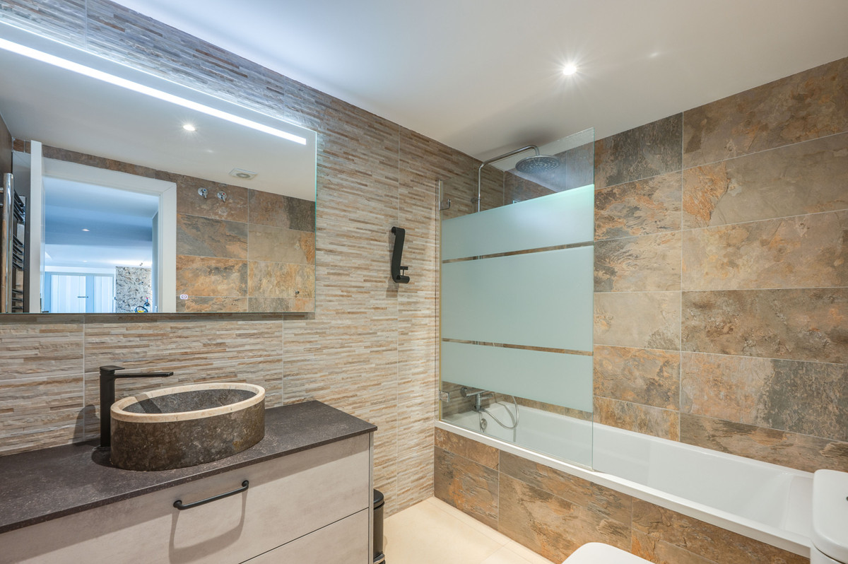 4 Bedroom Apartment in San Pedro de Alcántara - Photo 36