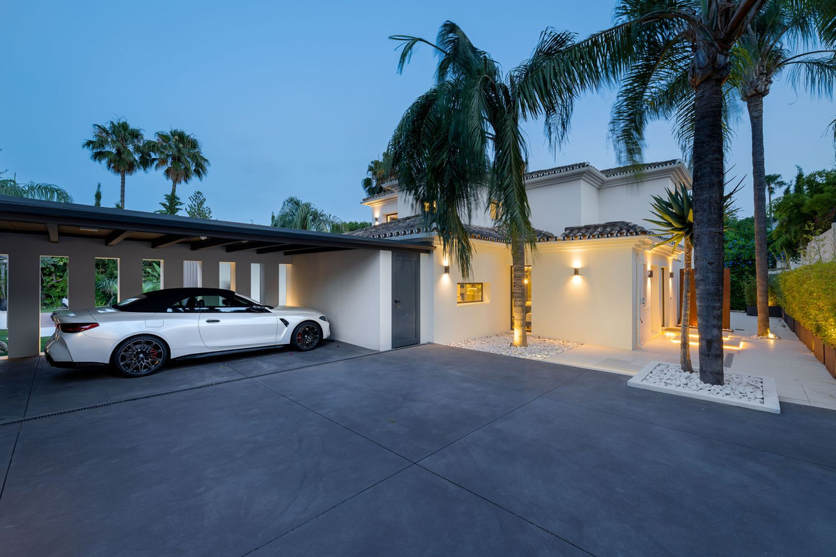 4 Bedroom Villa in Marbella - Photo 59