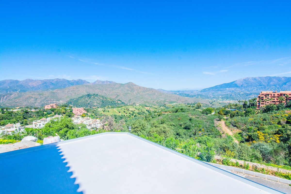 4 Bedroom Villa in Marbella - Photo 32