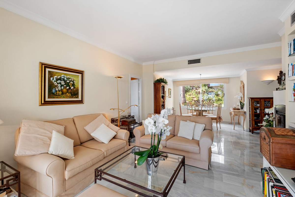 2 Bedroom Apartment in Marbella - Photo 9