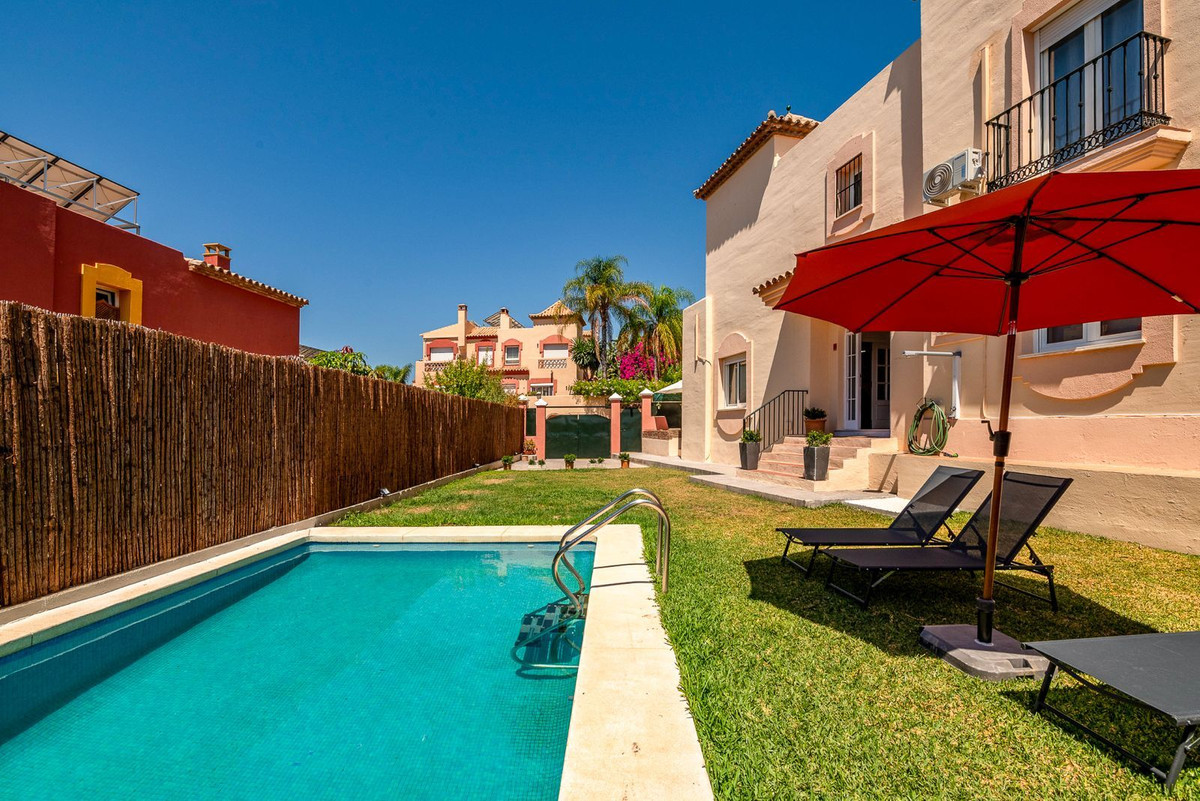 4 Bedroom Villa in Marbella - Photo 10