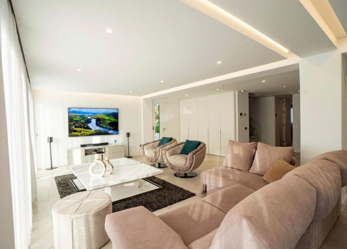 5 Bedroom Townhouse in Marbella - Photo 3
