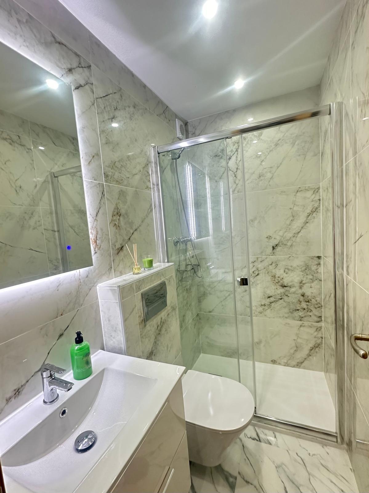 2 Bedroom Apartment in Fuengirola - Photo 25