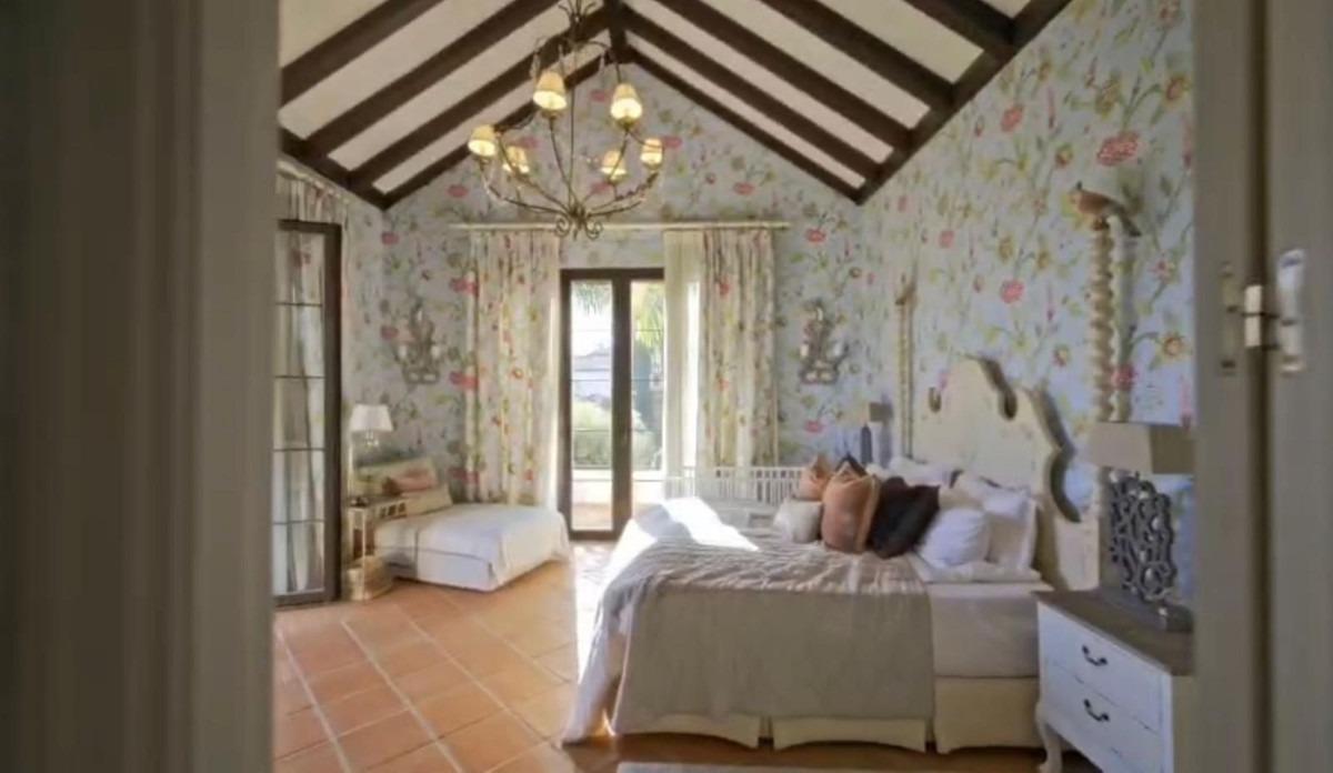 8 Bedroom Villa in San Pedro de Alcántara - Photo 12