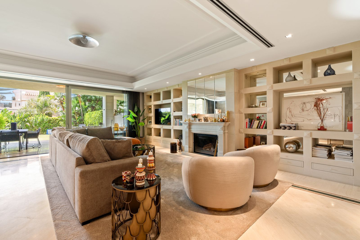 4 Bedroom Townhouse in Marbella - Photo 6