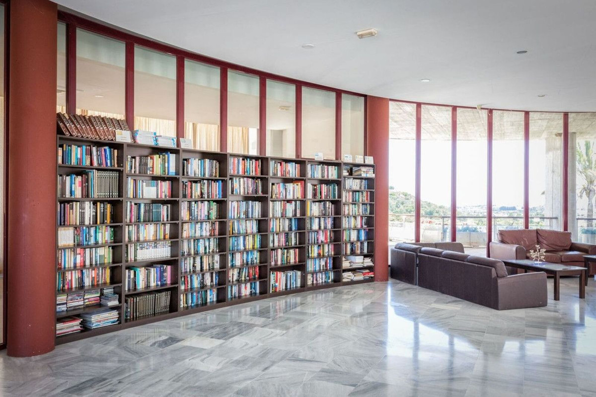 3 Bedroom Penthouse in Estepona - Photo 29