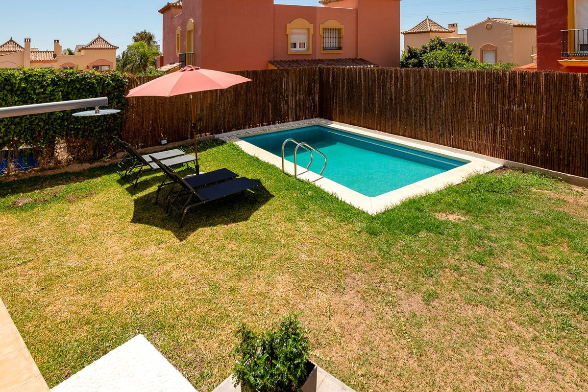 4 Bedroom Villa in Marbella - Photo 16