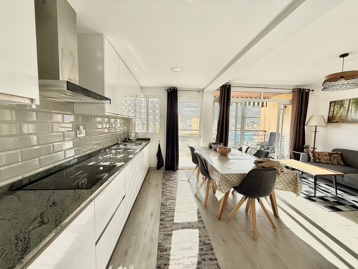 3 Bedroom Penthouse in Fuengirola - Photo 3