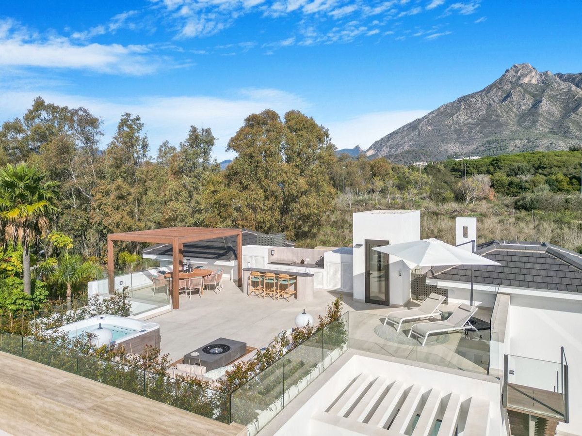 6 Bedroom Villa in Marbella - Photo 24