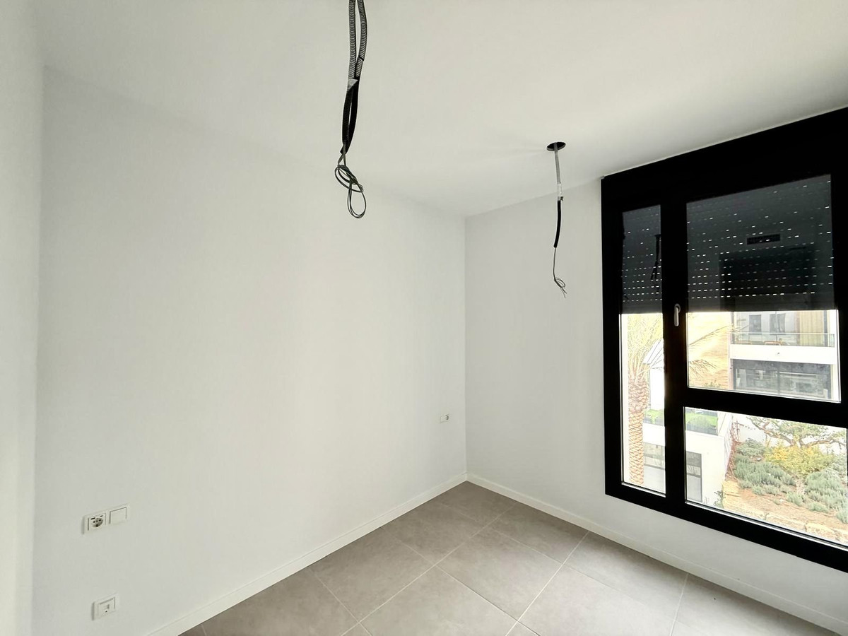 2 Bedroom Penthouse in Estepona - Photo 13