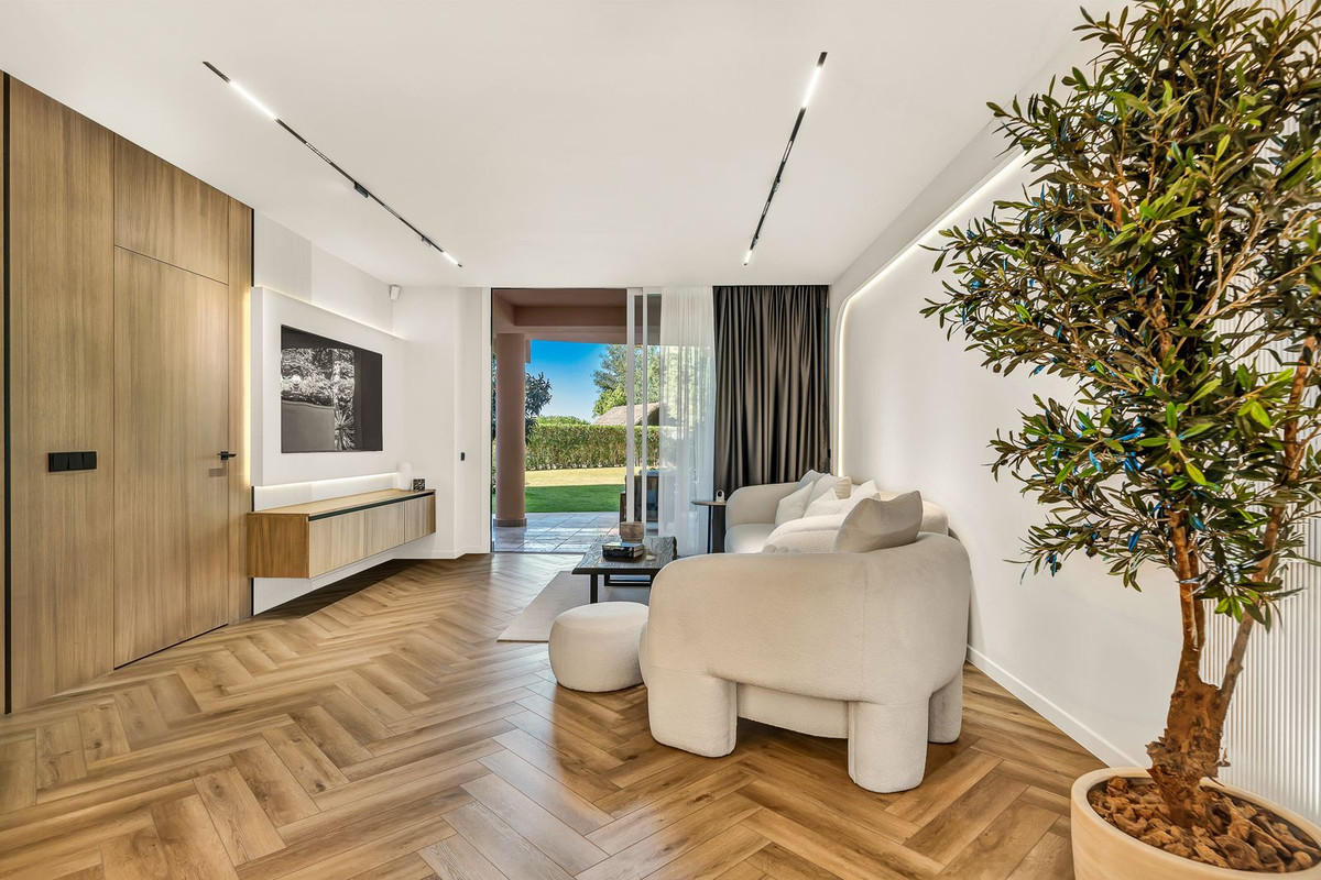 3 Bedroom Apartment in Marbella - Photo 10