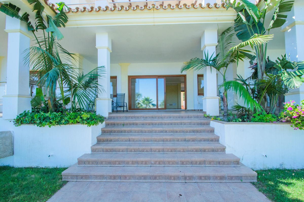 5 Bedroom Villa in Mijas - Photo 2