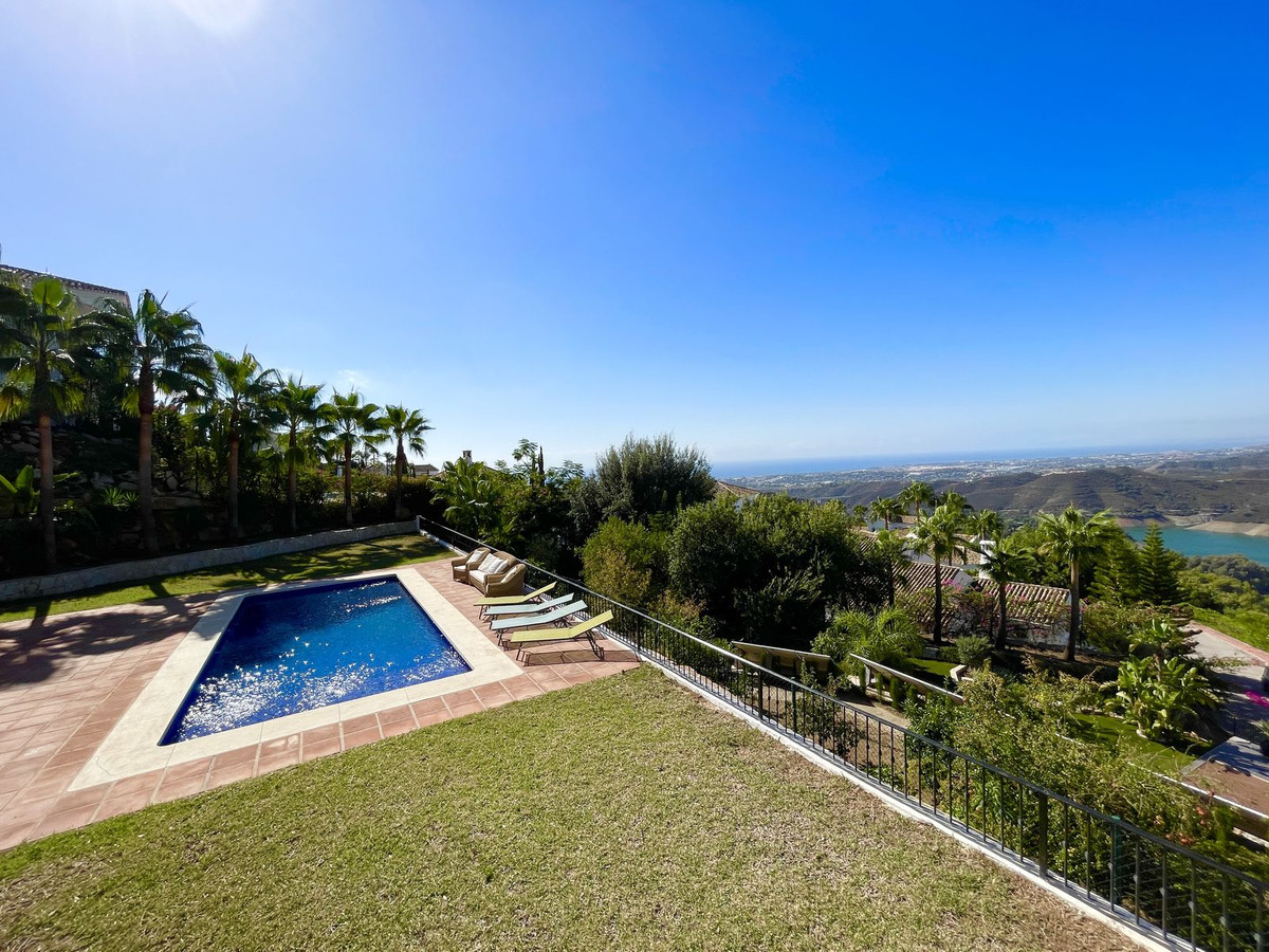 6 Bedroom Villa in Istán - Photo 10
