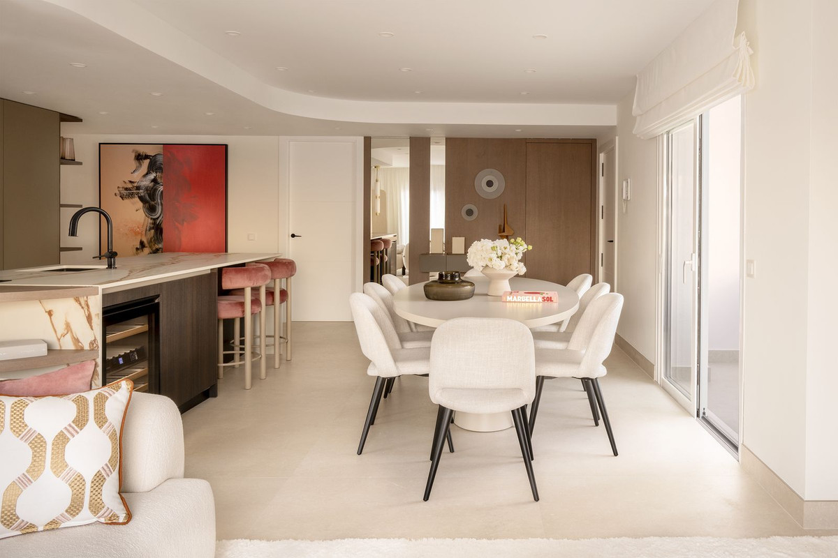 3 Bedroom Penthouse in Estepona - Photo 6