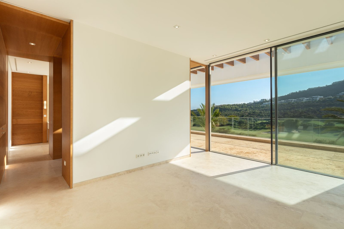 5 Bedroom Villa in Casares - Photo 10