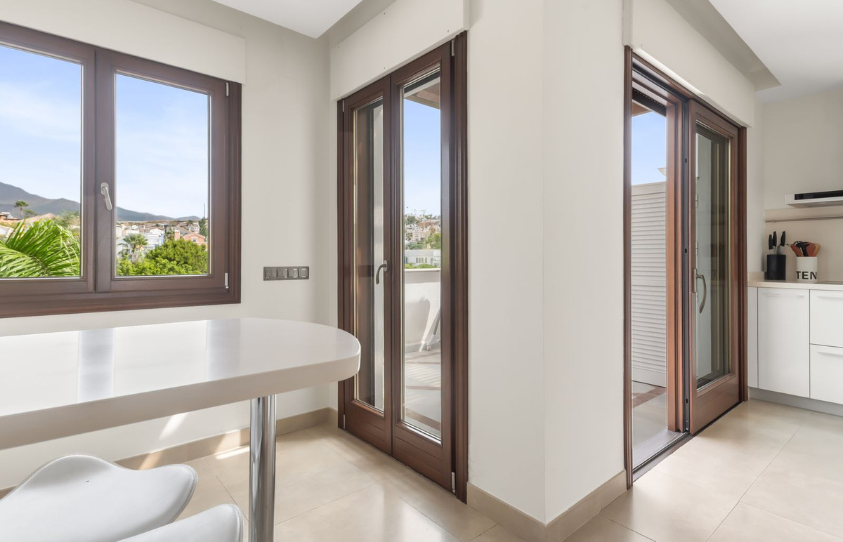 3 Bedroom Apartment in Estepona - Photo 11