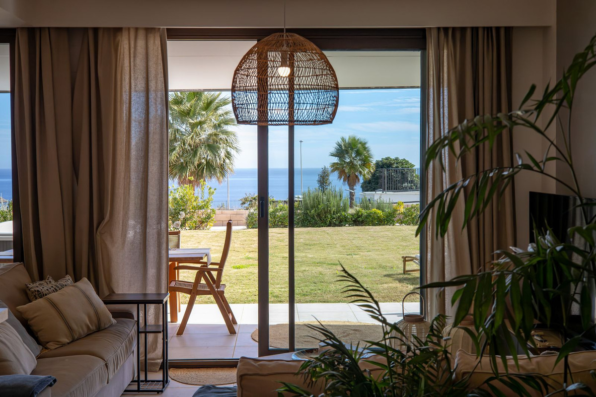 2 Bedroom Apartment in Casares - Photo 2