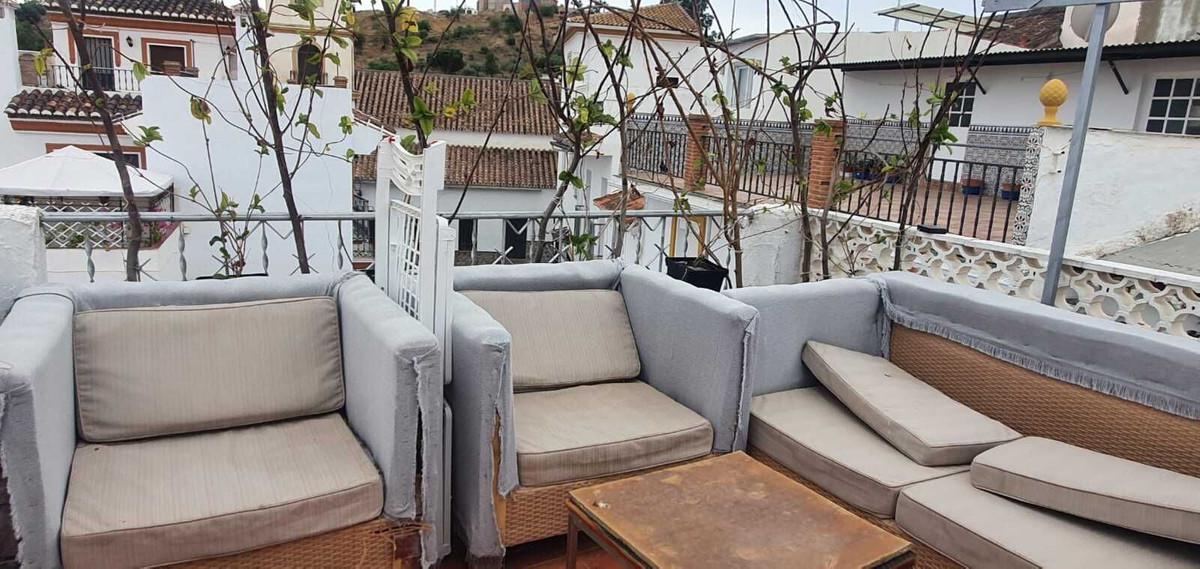 3 Bedroom Townhouse in Guaro - Photo 10