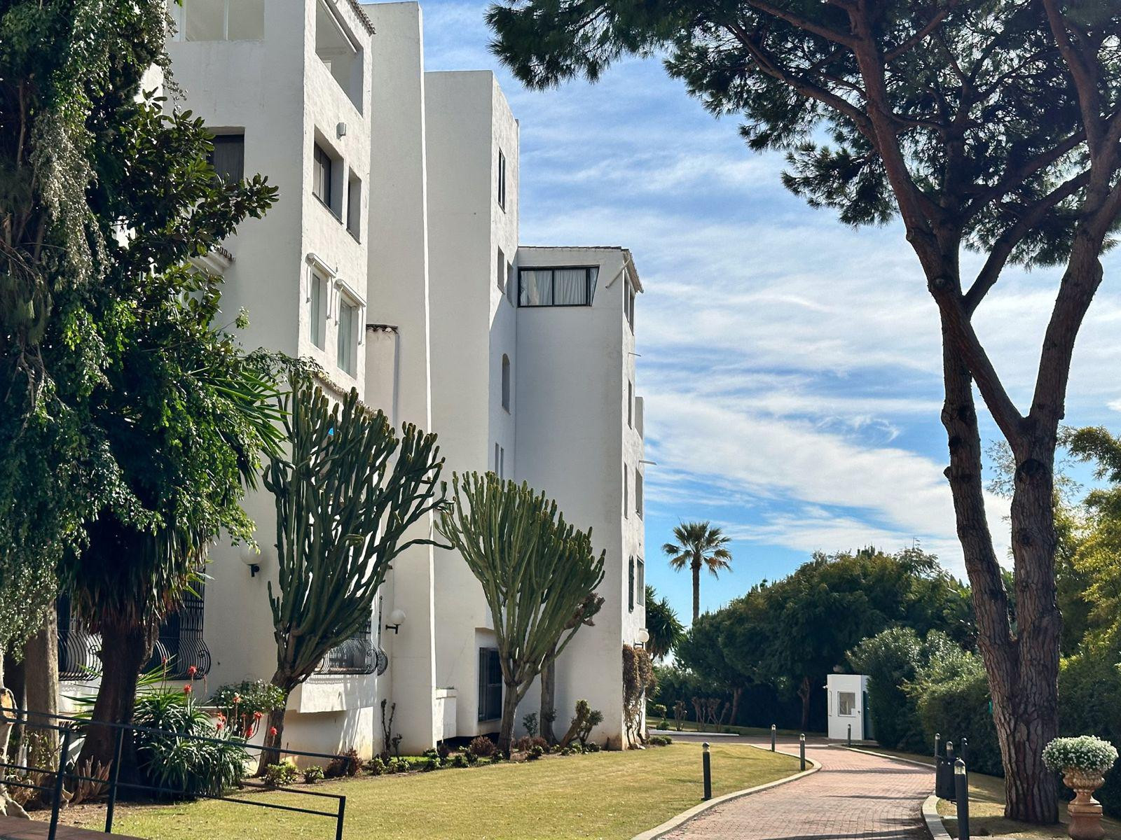 2 Bedroom Apartment in Marbella - Photo 29