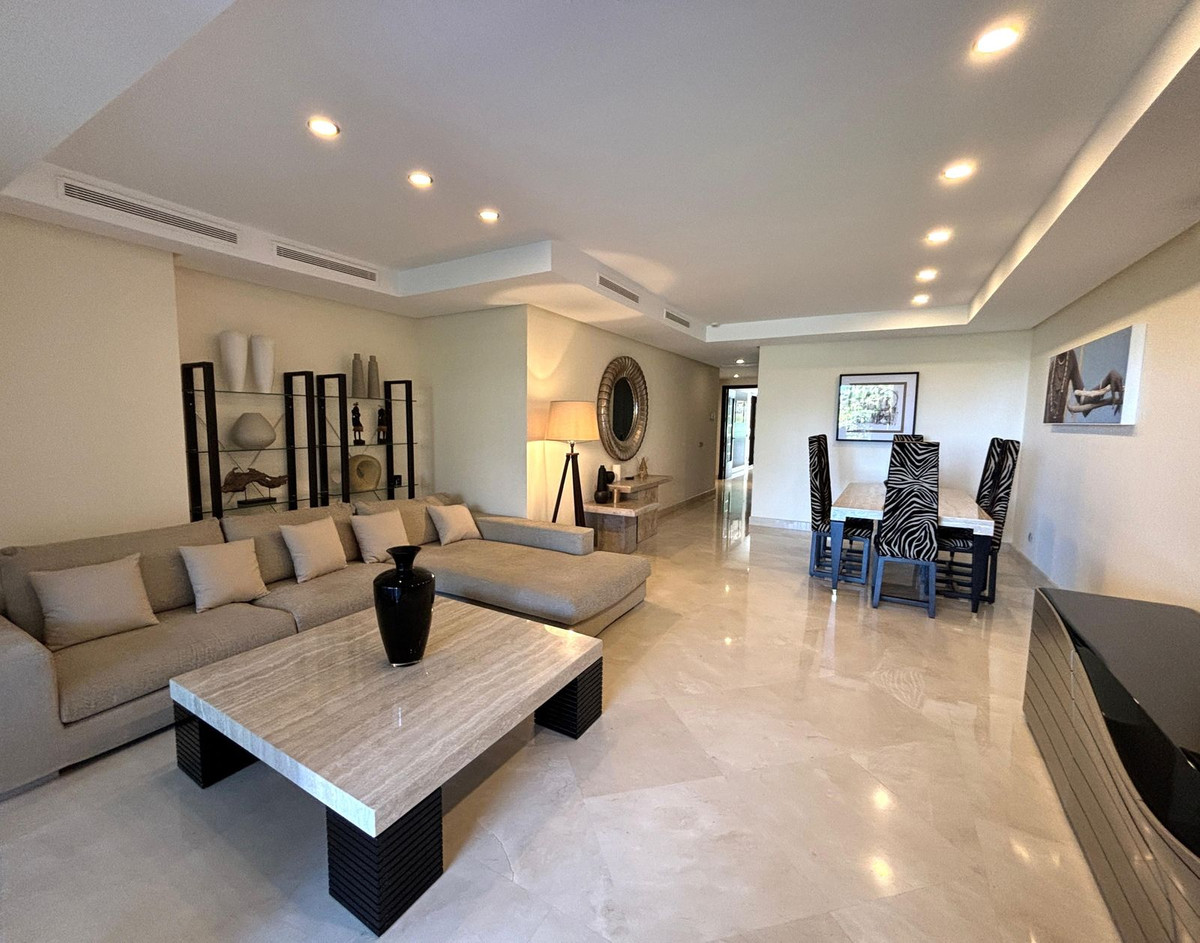 2 Bedroom Apartment in Marbella - Photo 11