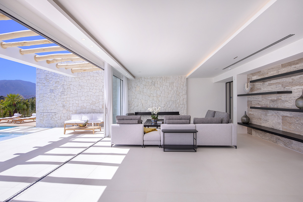 5 Bedroom Villa in Estepona - Photo 10