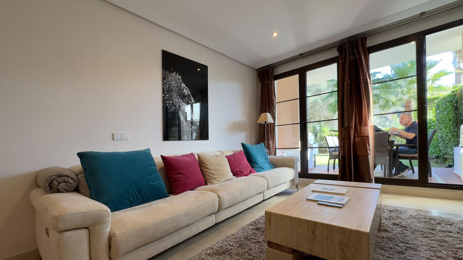 3 Bedroom Apartment in Benahavís - Photo 16