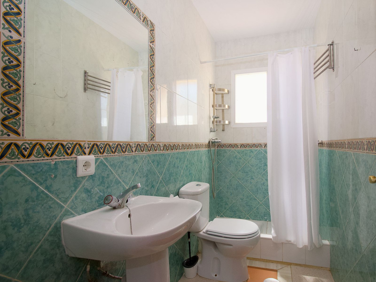 3 Bedroom Villa in Coín - Photo 27