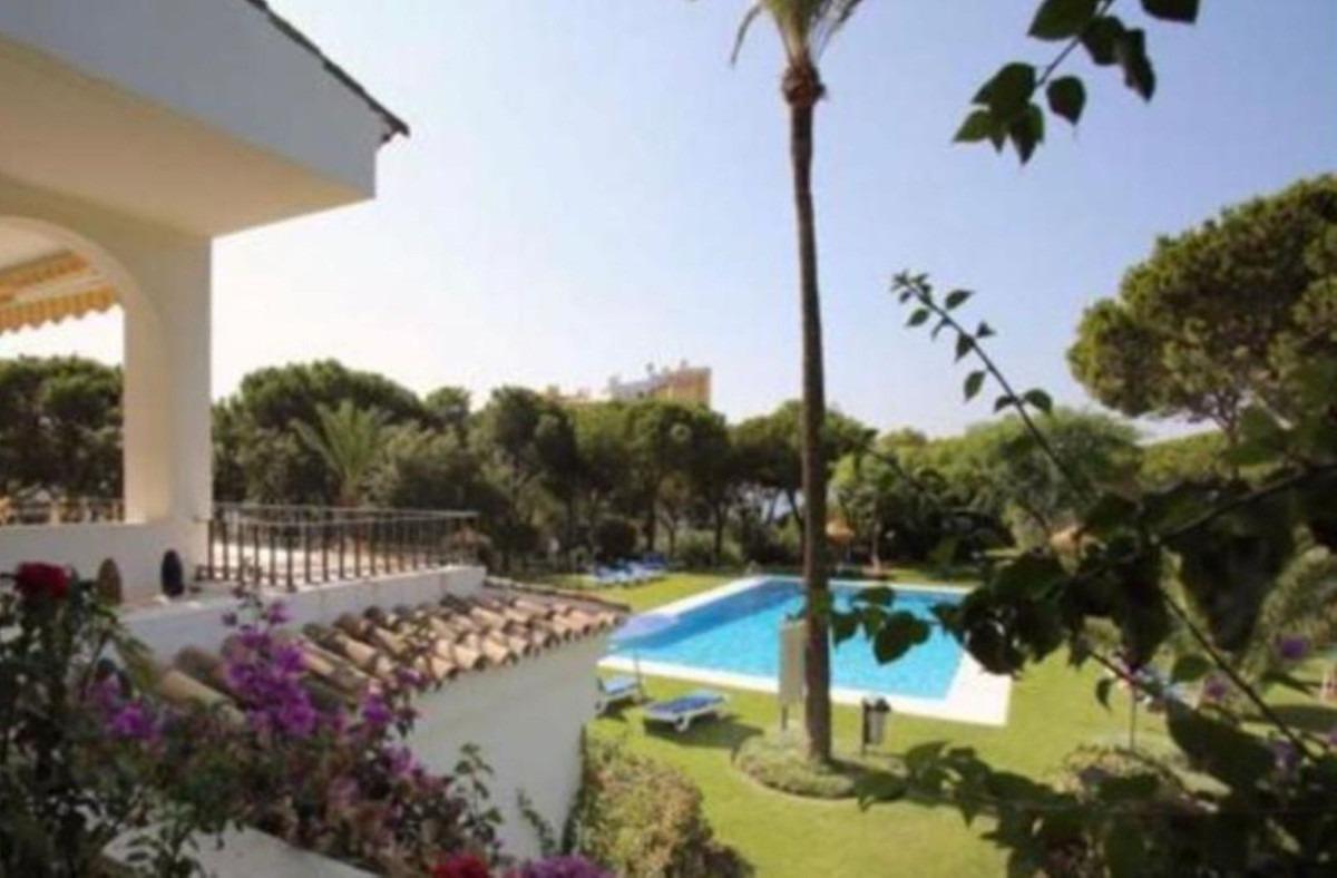 3 Bedroom Apartment in Marbella - Photo 2