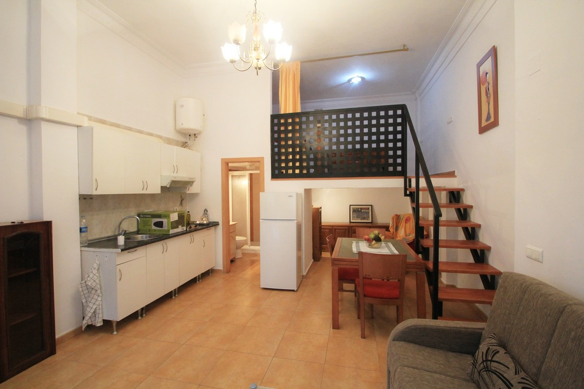 1 Bedroom Apartment in Torremolinos - Photo 3