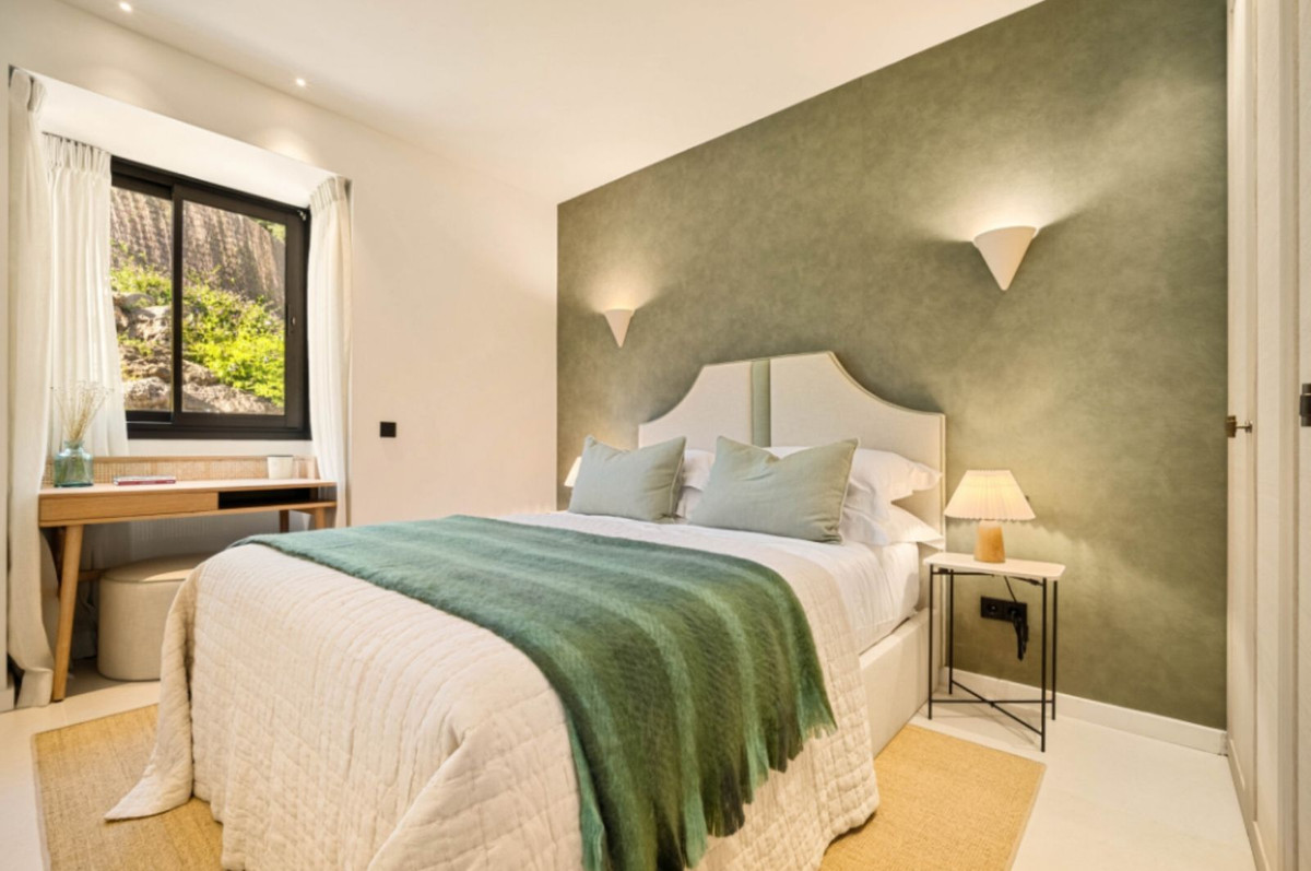 4 Bedroom Villa in Marbella - Photo 9