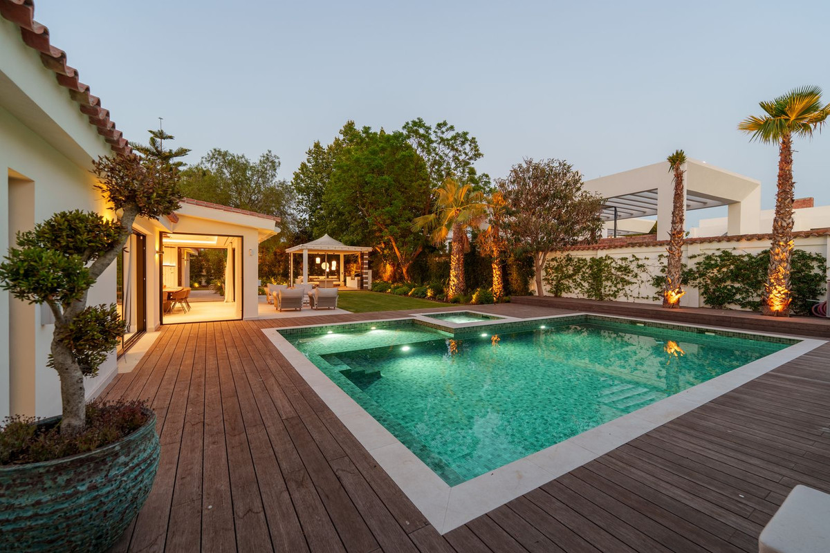5 Bedroom Villa in Marbella - Photo 52