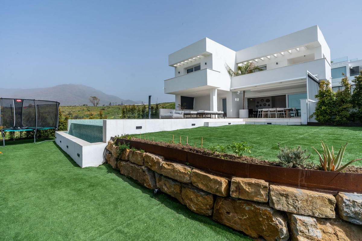 3 Bedroom Villa in Estepona - Photo 48