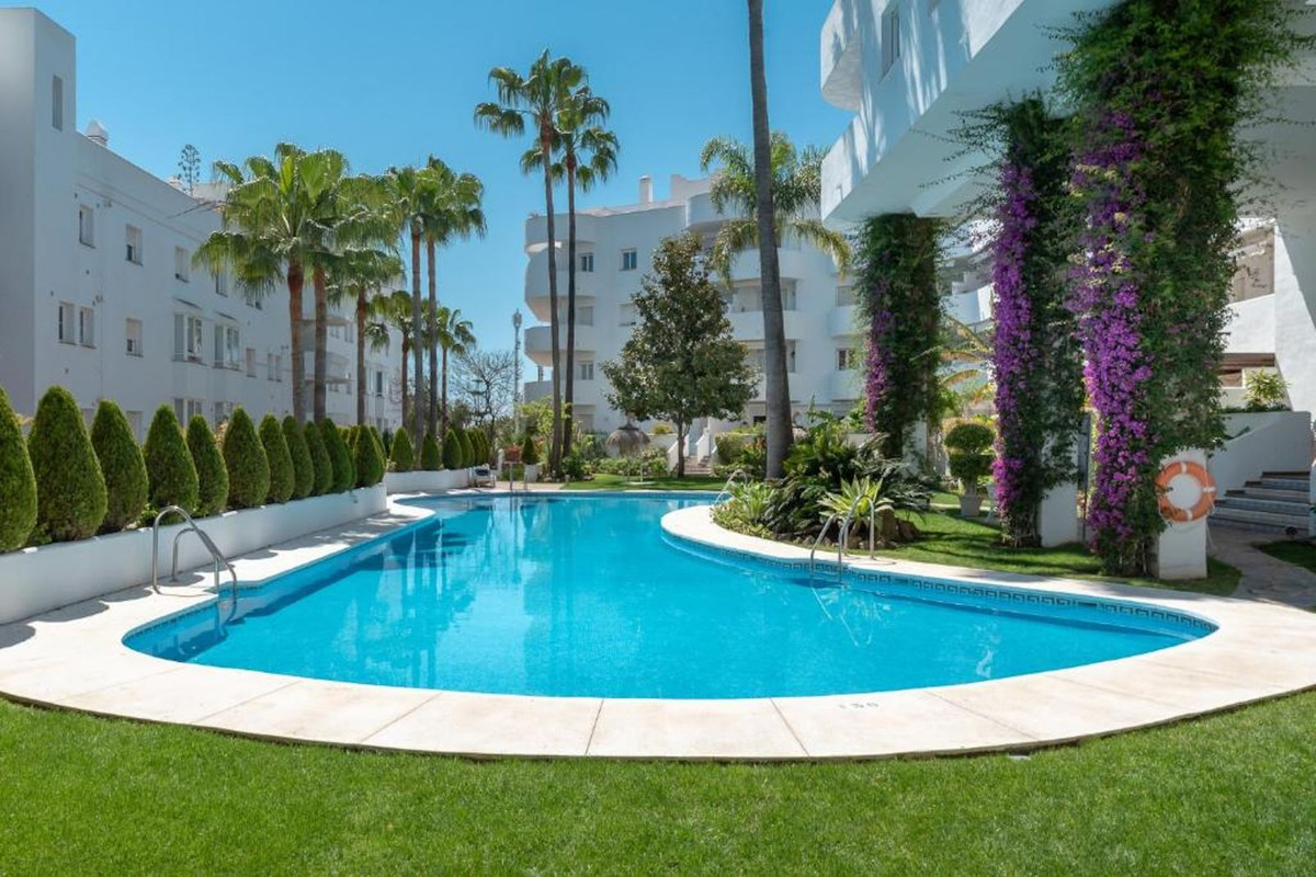 4 Bedroom Apartment in Marbella - Photo 27