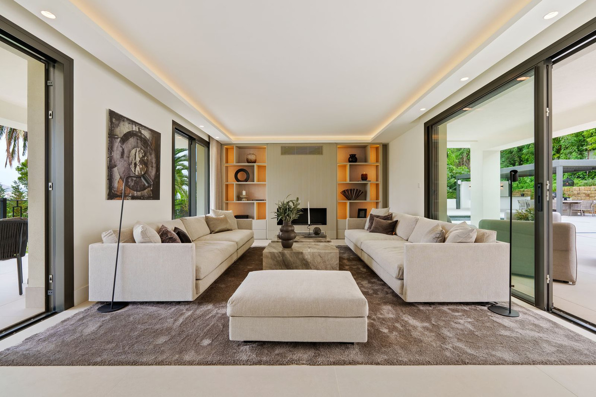 5 Bedroom Villa in Marbella - Photo 42