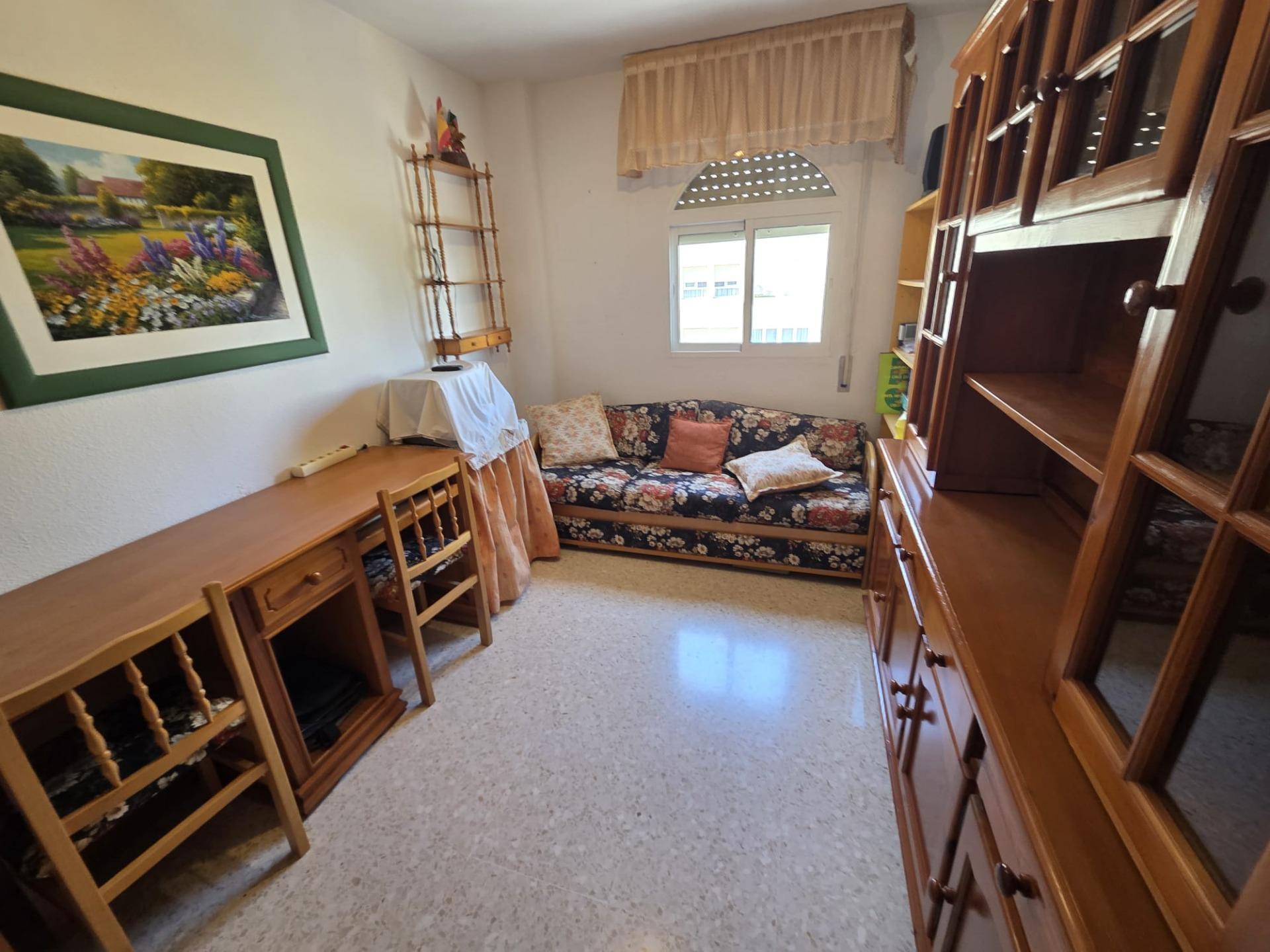 4 Bedroom Apartment in Fuengirola - Photo 11