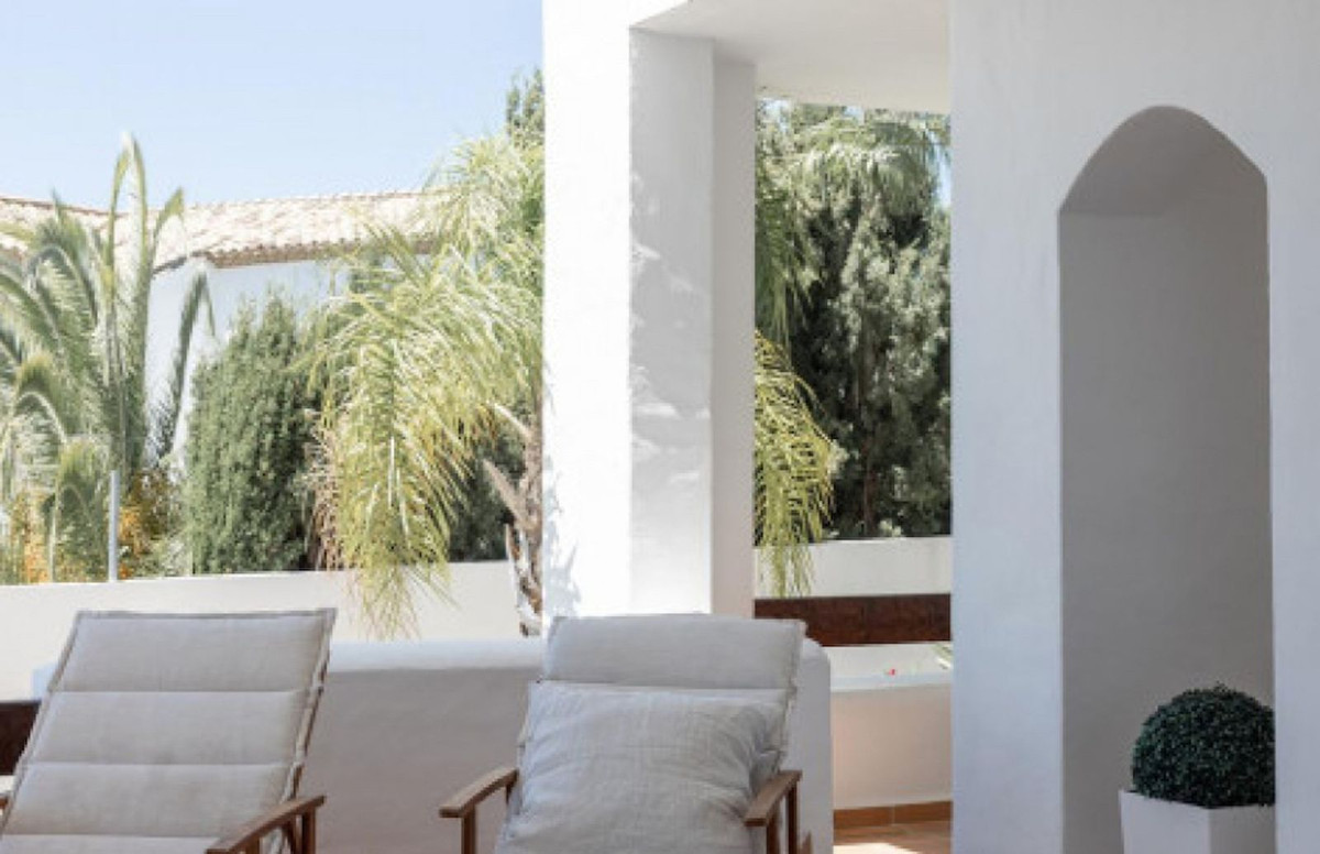 2 Bedroom Apartment in Marbella - Photo 10