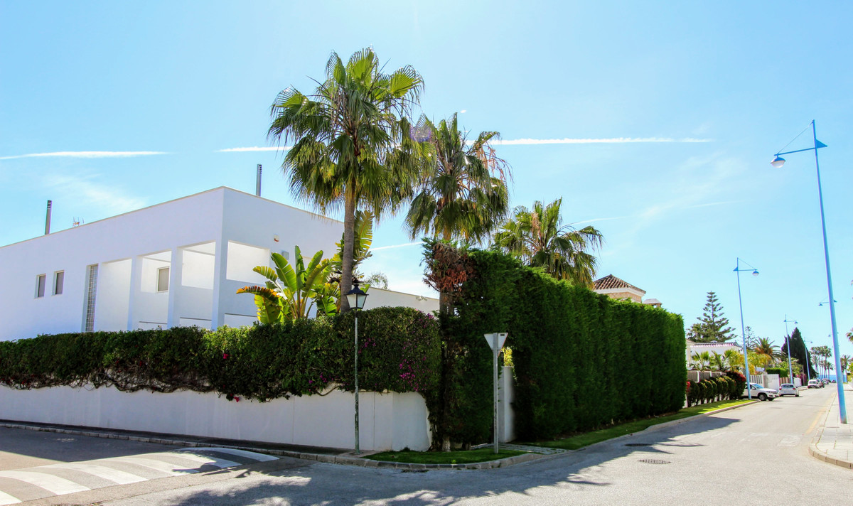 6 Bedroom Villa in San Pedro de Alcántara - Photo 27