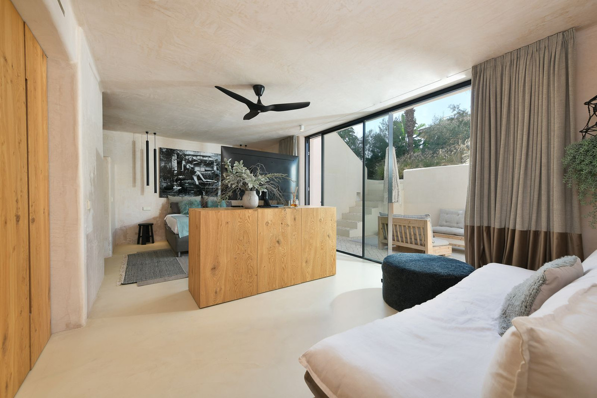 4 Bedroom Villa in Marbella - Photo 21
